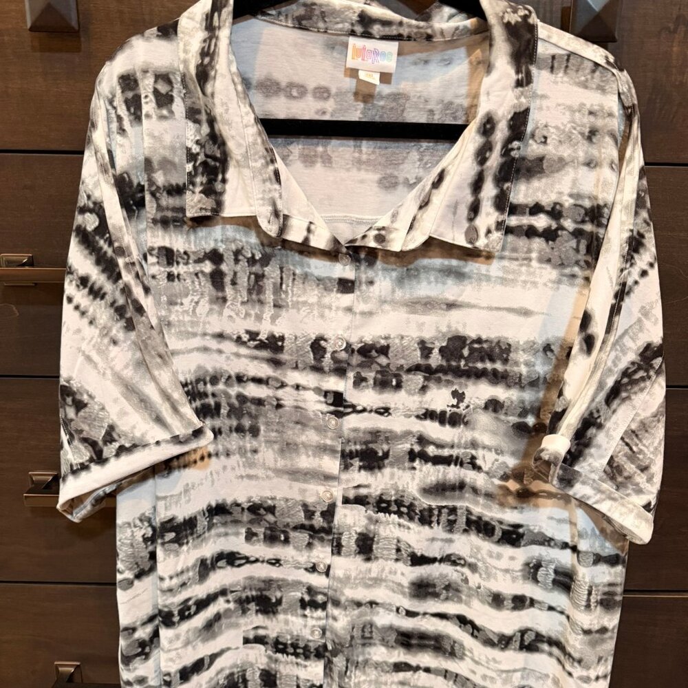 LuLaRoe CHARLIE Button Down Shirt 3XL